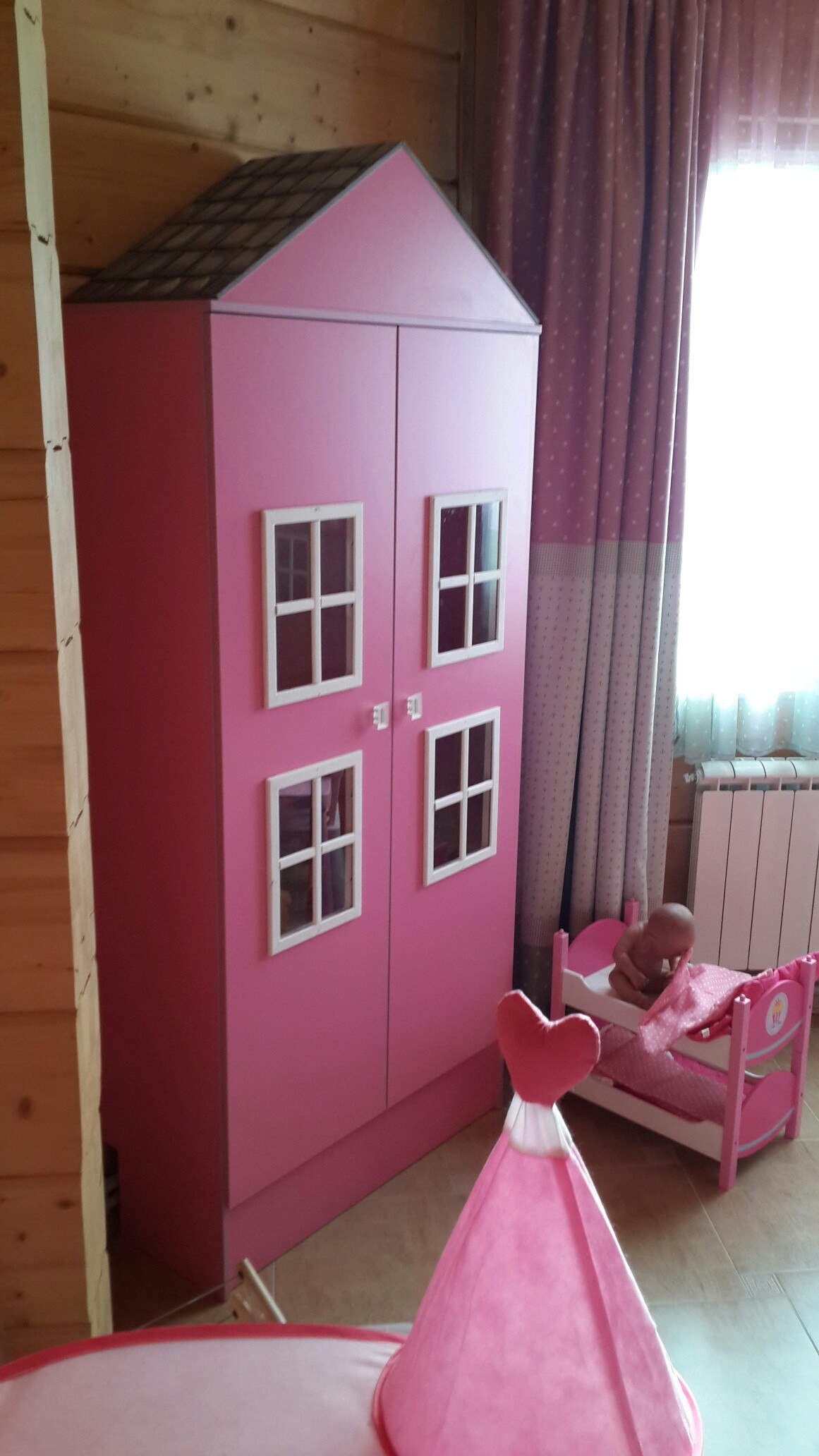 розовый шкаф для детской
